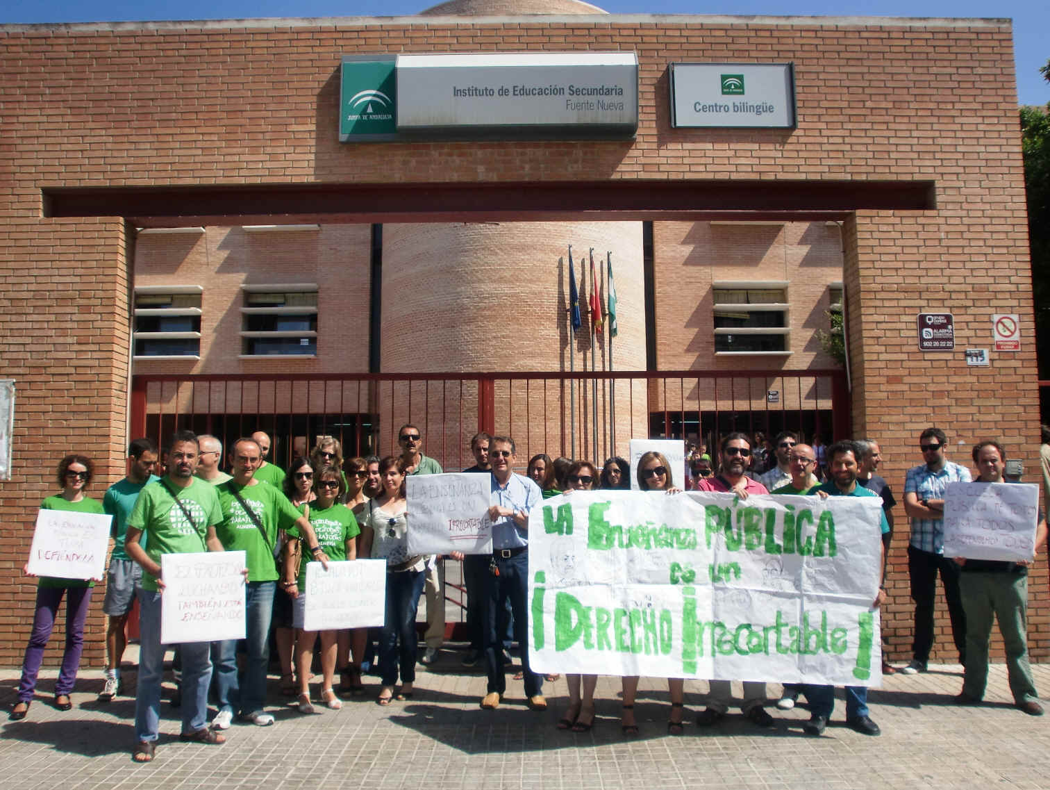 2012_06_15_manifestacion02.JPG (1357237 bytes)