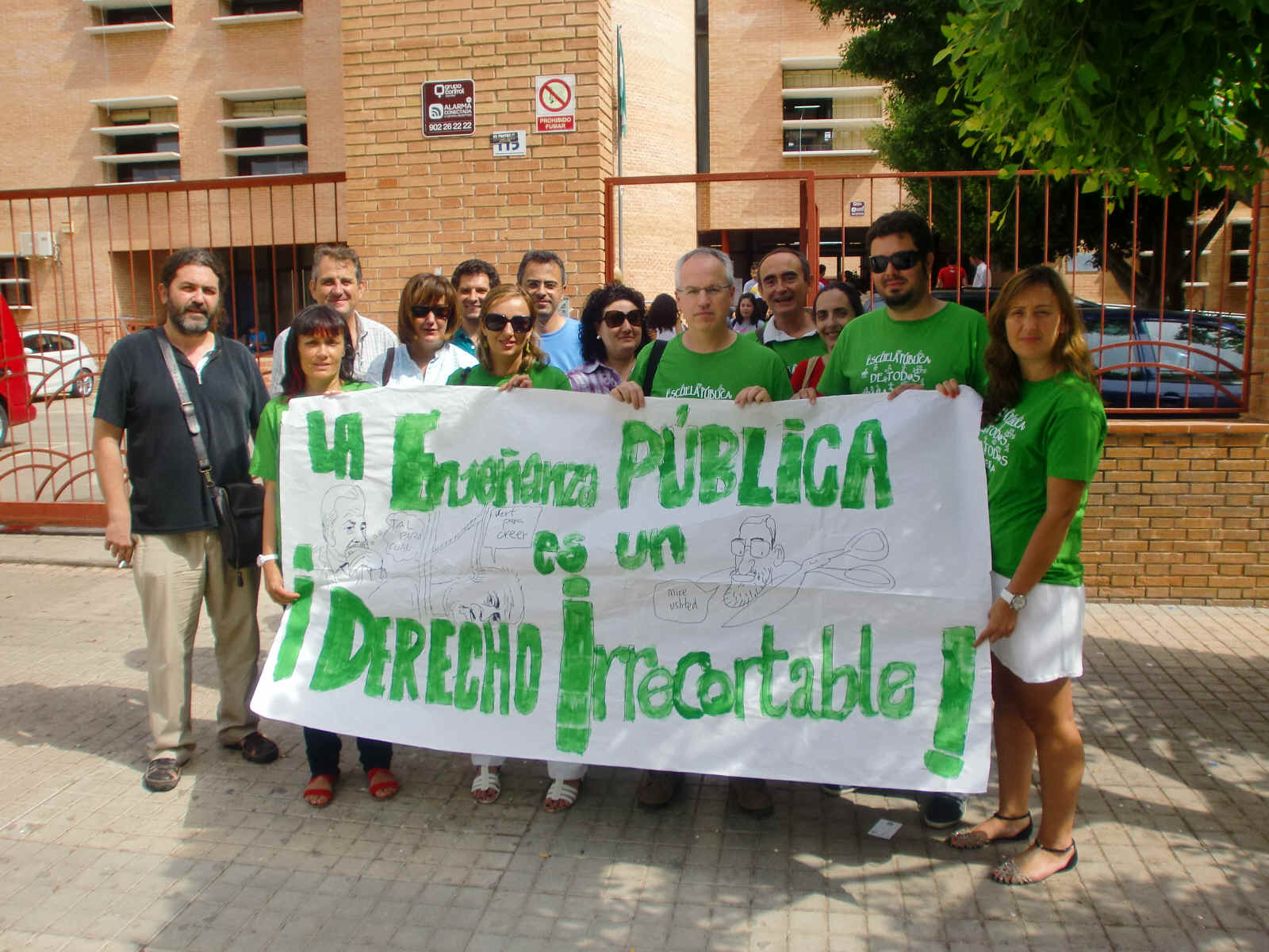 2012_06_19_manifestacion01.JPG (1366035 bytes)