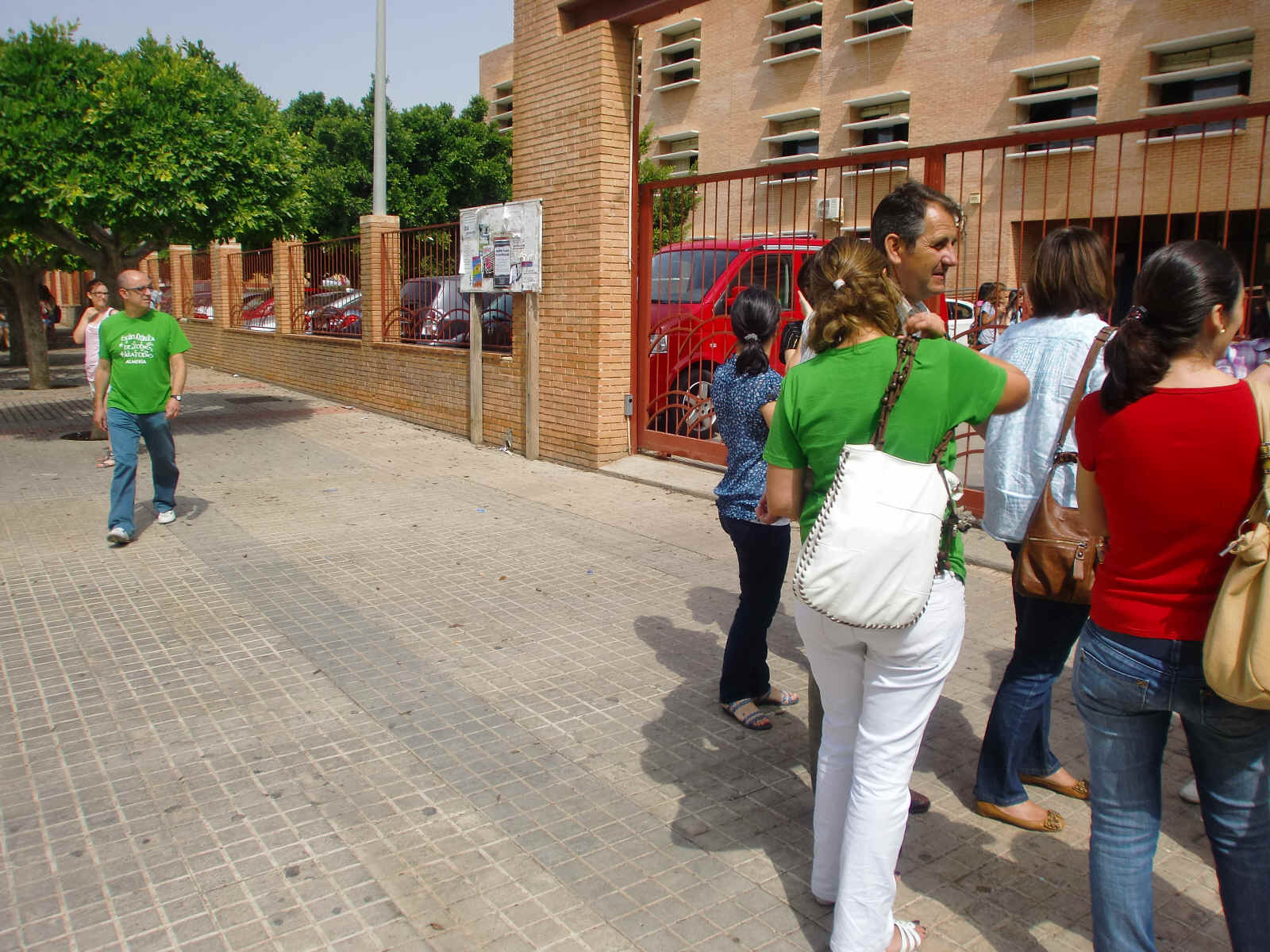 2012_06_19_manifestacion02.JPG (1518027 bytes)